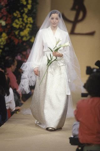 robe de mariée yves saint laurent|Flashback : Yves Saint Laurent en 17 robes de mariée .